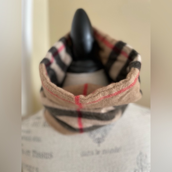 Burberry scarf - Picture 9 of 9